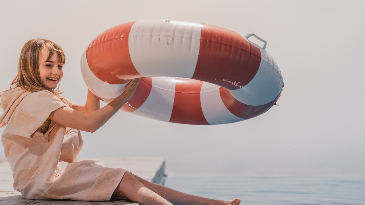 5 razones para usar el poncho toalla Dryhood después de tus deportes acuáticos