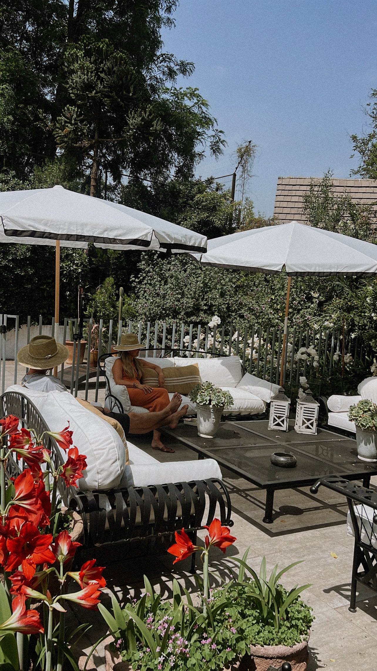 Cómo decorar una terraza de exterior con quitasoles DryHood