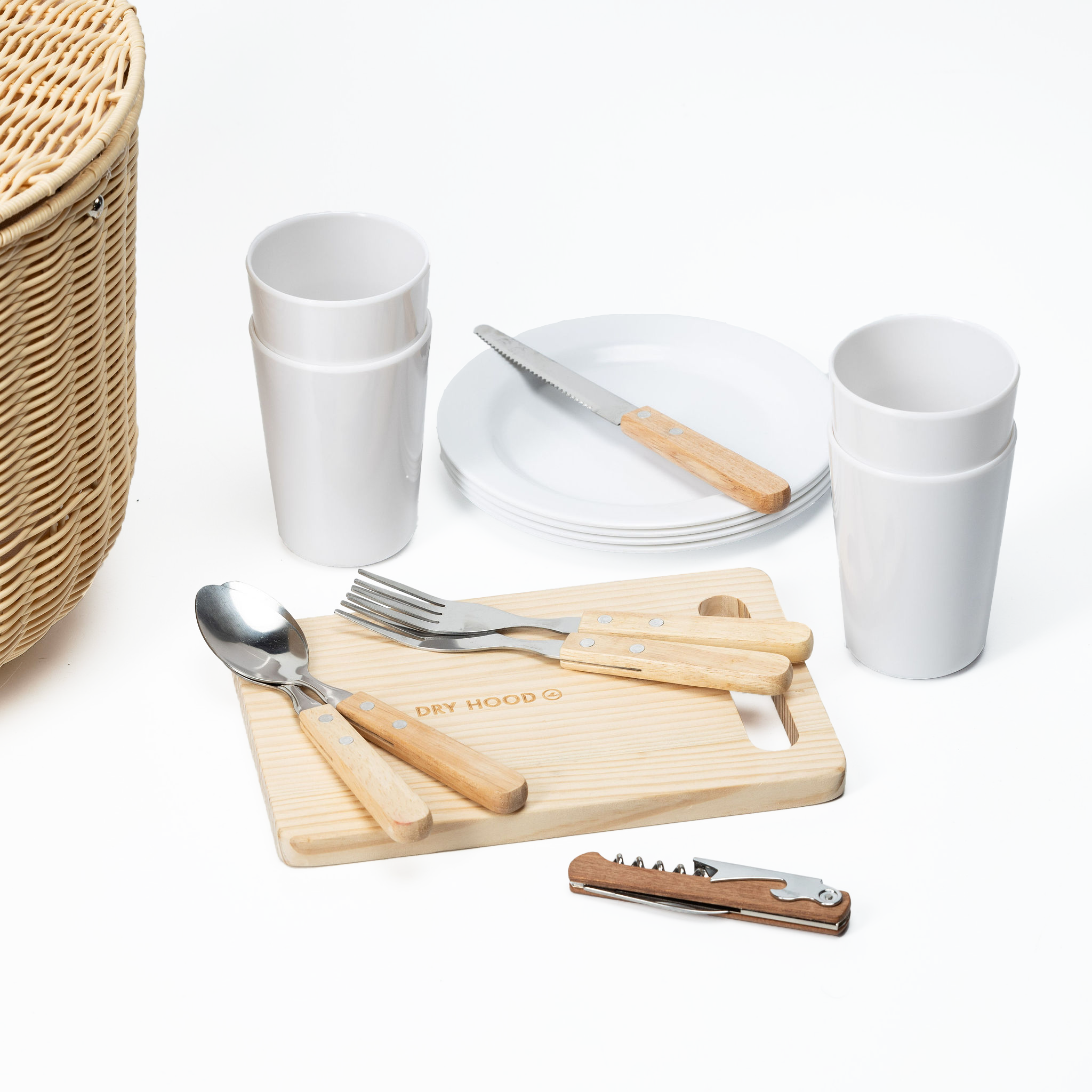 Canasto con set de cubiertos para 4 personas