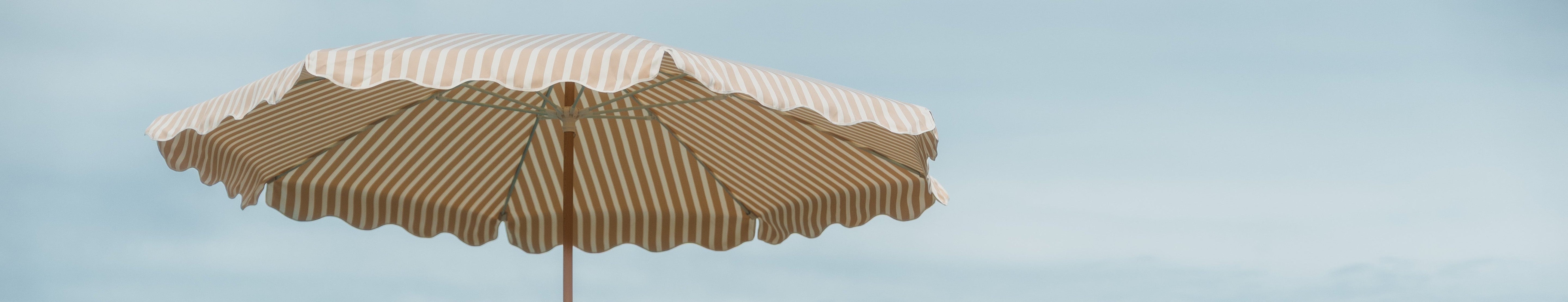 quitasol de terraza de rayas con proteccion uv