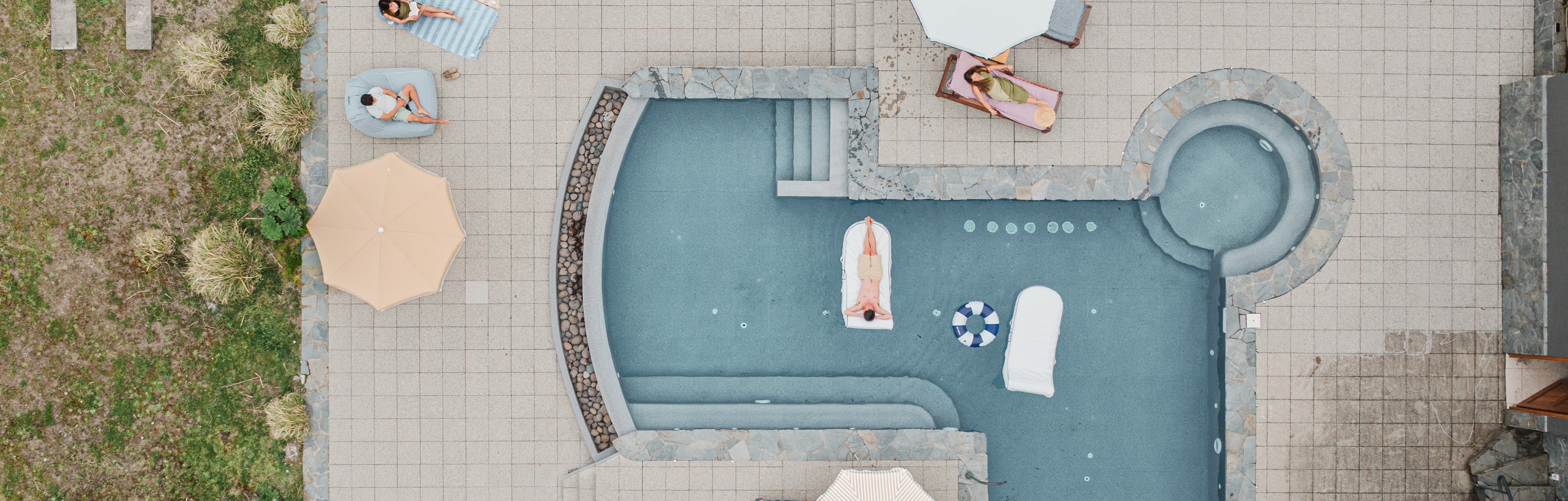 quitasoles de terraza en escena