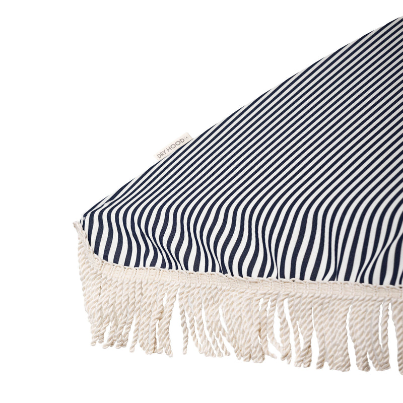 quitasol de playa con flecos lineas azul