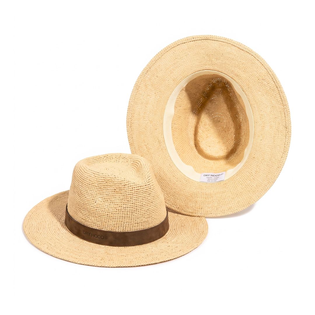 sombrero de playa de paja con detalles en cuero