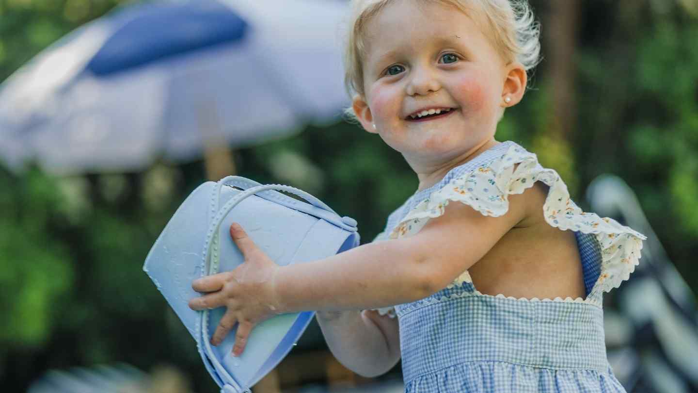 Diversión Acuática: Juegos de Verano en la Piscina para los Pequeños de la Casa