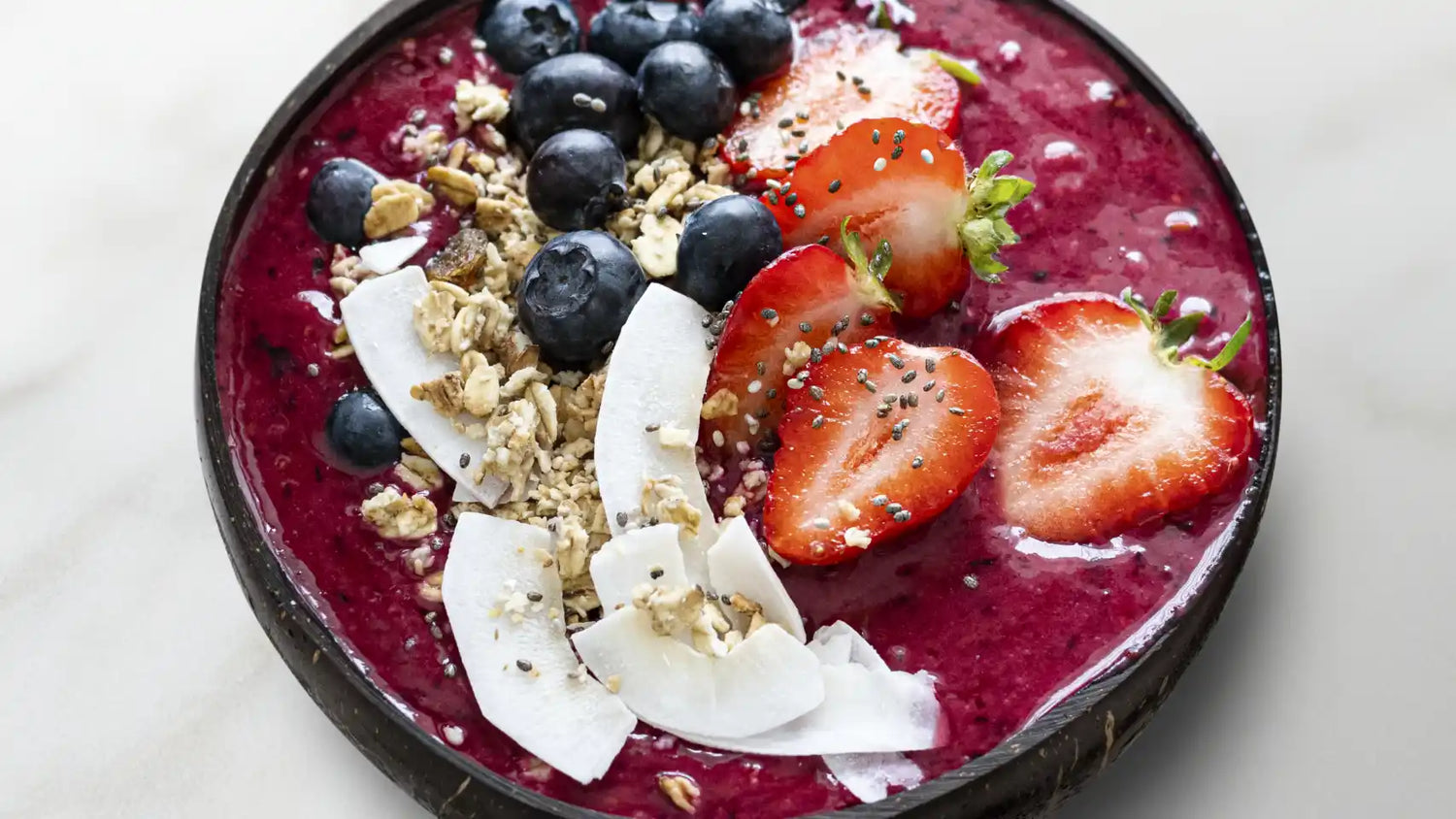 Descubre la Frescura del Verano con el Acai Bowl en tu Cooler Rattan