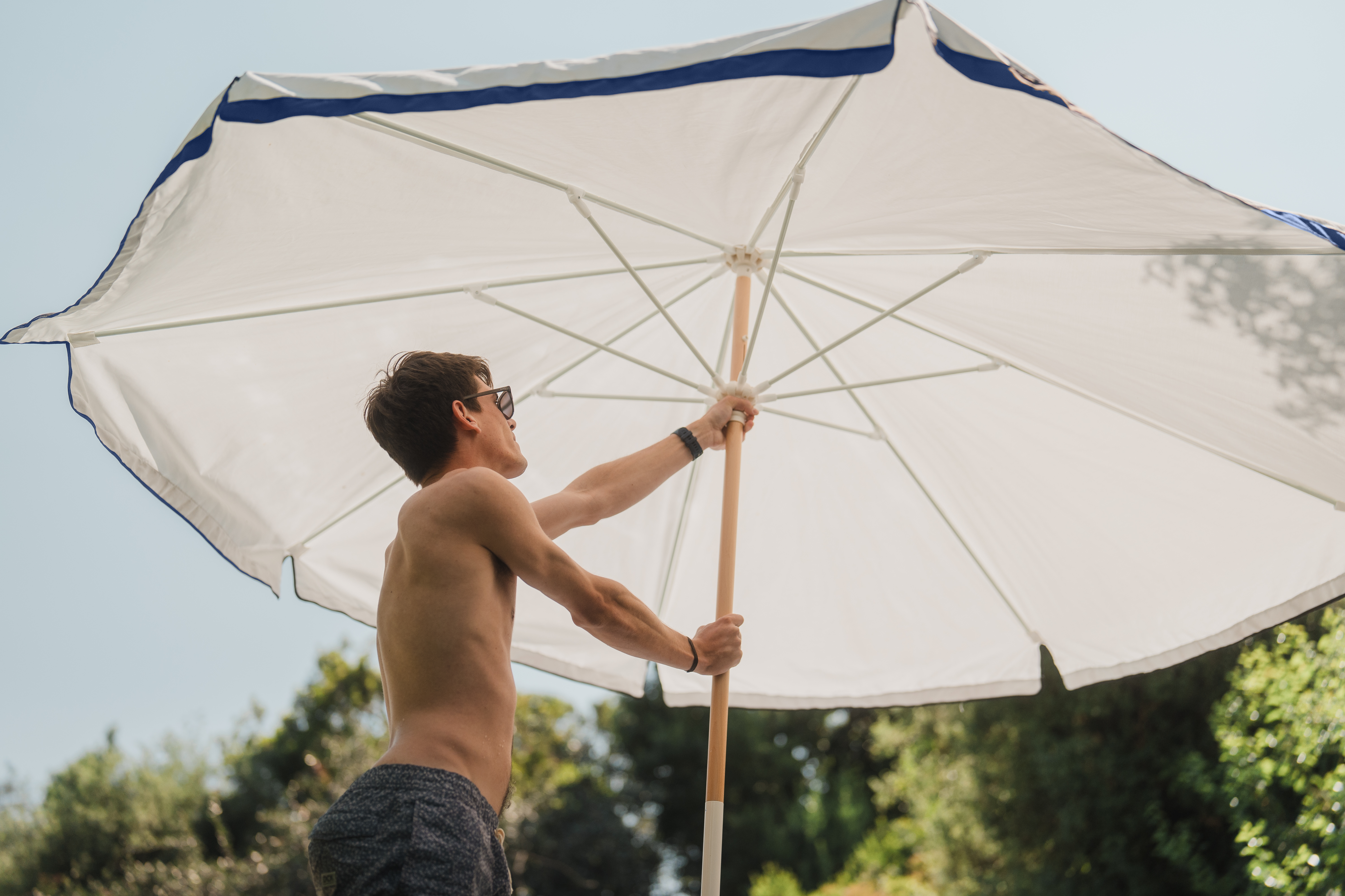 quitasol de terraza crema
