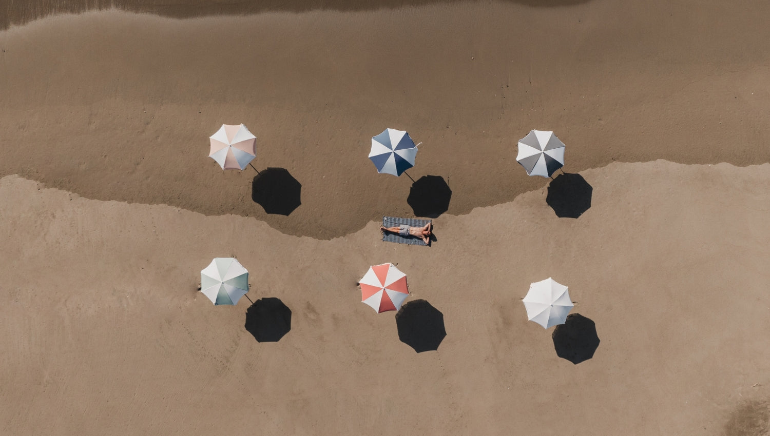 quiatsol de playa en uso varios colores estilo vintage